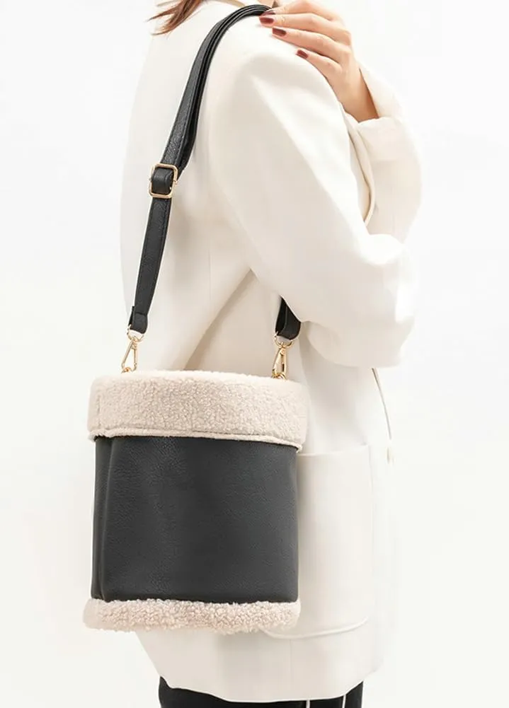 Fashion Bucket Tote Bag for Women PU Leather Shoulder Crossbody Bag Purse Large Handbags Winter Plush Satchel