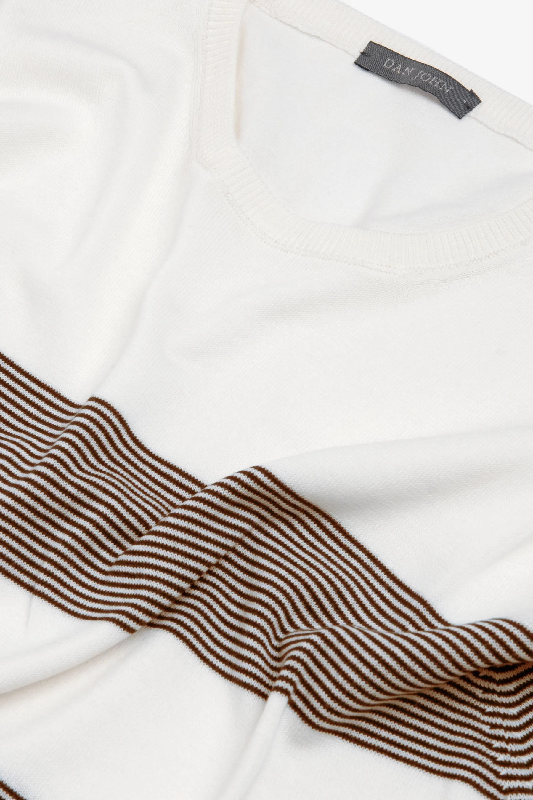 T-shirt in maglia righe piazzate terra