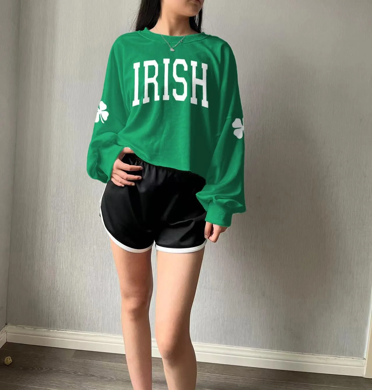 Women's Funny Clover Graphic Crop Sweatshirts St. Patrick's Day Lucky Shamrock Lantern Long Sleeve Pullover Tops
